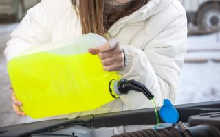 Du pare-brise encrassé à une vision nette grâce au bon lave-glace