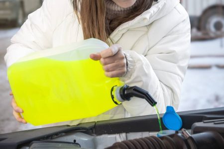 Du pare-brise encrassé à une vision nette grâce au bon lave-glace